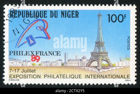 NIGER - VERS 1989 : le timbre imprimé par le Niger montre la Tour Eiffel, vers 1989 Banque D'Images