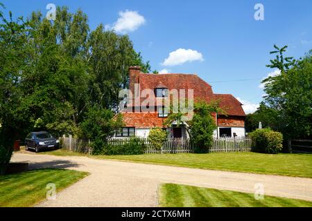 Manor Farm Cottage, petite ferme du XVIIe siècle à côté du sentier de la Wealdway, Lower Haysden, Kent, Angleterre Banque D'Images