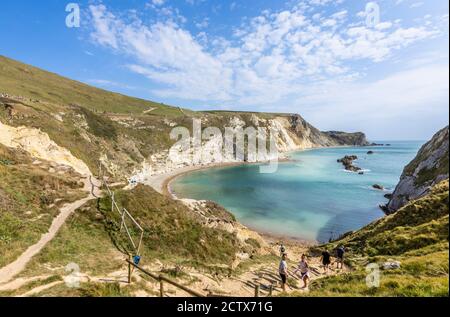 Vue panoramique sur la côte côtière de Man O'War Bay, sur la côte pittoresque de la côte jurassique classée au patrimoine mondial, à Durdle Door à Dorset, dans le sud-ouest de l'Angleterre Banque D'Images