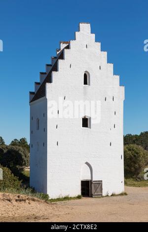 L'église couverte de sable ou l'église enterrée - Den Tilsandede Kirke En danois - SCT Laurentii du XIVe siècle près du Ville de Skagen au Danemark Banque D'Images
