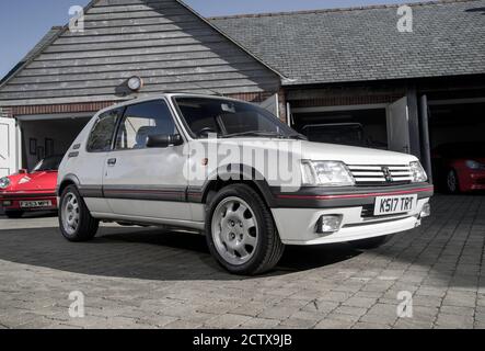 Peugeot 205 GTI porte d'accès française Banque D'Images