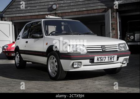 Peugeot 205 GTI porte d'accès française Banque D'Images