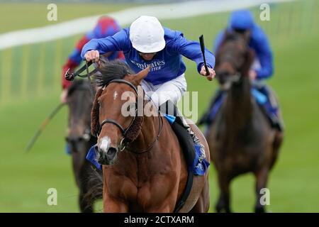 Walton Street, criblée par James Doyle, remporte les Eqtidaar Godolphin Stakes au cours du deuxième jour de la réunion de Cambridgeshire à l'hippodrome de Newmarket. Banque D'Images