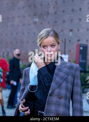 Italie. 23 septembre 2020. Milan, extérieur du salon de la mode de Milan de Alberta Ferretti, les blogueurs, les influenceurs et les acheteurs sont photographiés. (Photo de Franco Re/Pacific Press/Sipa USA) Credit: SIPA USA/Alay Live News Banque D'Images