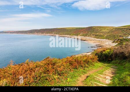 Whitsand Bay depuis le South West Coast Path sur la péninsule de Rame, à Cornwall, en Angleterre Banque D'Images