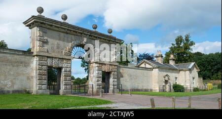 Ripon Gates, entrée de l'allée de la calèche au site classé au patrimoine mondial de Studley Royal dans le North Yorkshire Banque D'Images