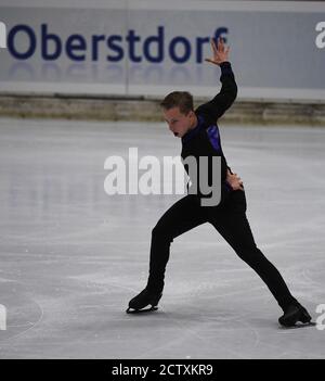 Oberstdorf, Allemagne. 25 septembre 2020. Patinage artistique, série Challenger - Nebelhorn Trophy, Men, Freestyle : Nikolaj Majorov (Suède) montre son style libre et prend la troisième place. Credit: Angelika Warmuth/dpa/Alamy Live News Banque D'Images