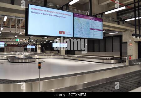 Berlin, Allemagne. 25 août 2020. Terminal 2 de l'aéroport de Berlin Brandenburg Willy Brandt à Berlin, Allemagne, 25 septembre 2020. Le terminal a été terminé, mais sera mis en service au printemps 2021 en raison de la pandémie COVID-19. Credit: Ales Zapotocky/CTK photo/Alamy Live News Banque D'Images