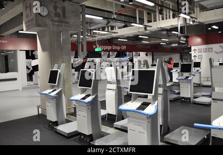 Berlin, Allemagne. 25 septembre 2020. Terminal 2 de l'aéroport de Berlin Brandenburg Willy Brandt à Berlin, Allemagne, 25 septembre 2020. Le terminal a été terminé, mais sera mis en service au printemps 2021 en raison de la pandémie COVID-19. Credit: Ales Zapotocky/CTK photo/Alamy Live News Banque D'Images