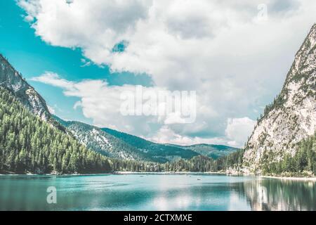 vue fantastique sur le lac braies Banque D'Images