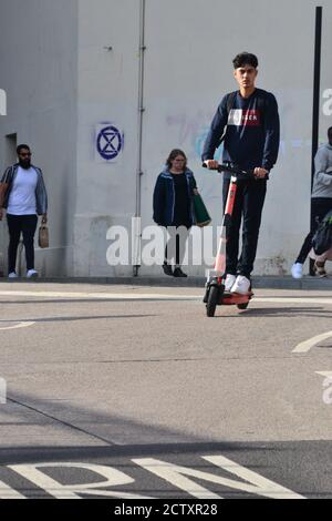 Scooters électriques VOI à Birmingham Banque D'Images
