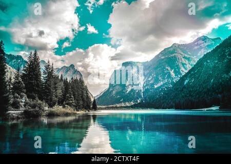 vue fantastique sur le lac braies Banque D'Images