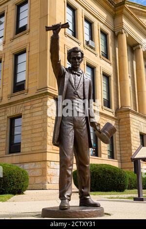 Statue d'Abraham Lincoln au palais de justice du comté de Logan. Lincoln, Illinois, États-Unis Banque D'Images