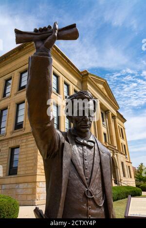 Statue d'Abraham Lincoln au palais de justice du comté de Logan. Lincoln, Illinois, États-Unis Banque D'Images