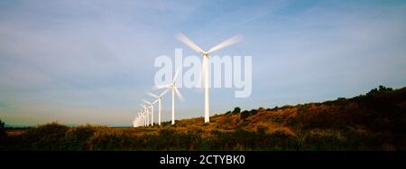 Éoliennes en mouvement, Provence-Alpes-Côte d'Azur, France Banque D'Images