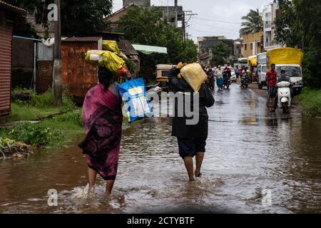 Le district de Kolhapur est à nouveau au bord des inondations, la deuxième année consécutive. La rivière principale Panchganga a franchi son niveau de danger de 42.5 pieds. Le d Banque D'Images