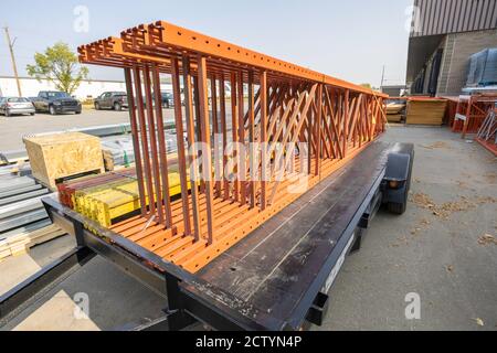 L'équipement de stockage en usine utilisé pour préparer les étagères assemblé en usine Banque D'Images