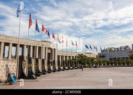 Séoul, Corée du Sud - 19 octobre 2017 : drapeaux des pays qui ont pris part à la guerre de Corée, au Musée mémorial de guerre de Corée, Yongsan-dong, se Banque D'Images