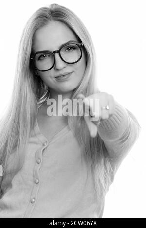 Studio shot of young beautiful teenage girl pointing at camera Banque D'Images