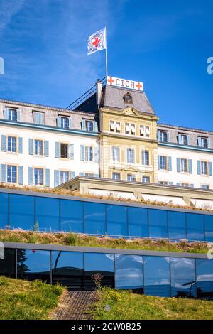 Façade du siège du Comité international de la Croix-Rouge (CICR), institution humanitaire internationale à Genève, Suisse. Banque D'Images