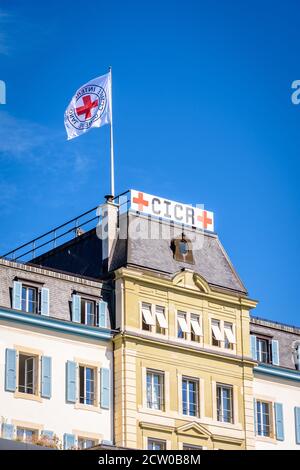 Gros plan sur la façade du siège du Comité international de la Croix-Rouge (CICR), organisation humanitaire à Genève, Suisse. Banque D'Images