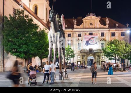 Brno (Brünn) : statue équestre « courage », place Moravie (Moravske namestí), Jan Kertitel Erna Baroque Kostel sv. Tomase (Église de Saint-Thomas), Mor Banque D'Images