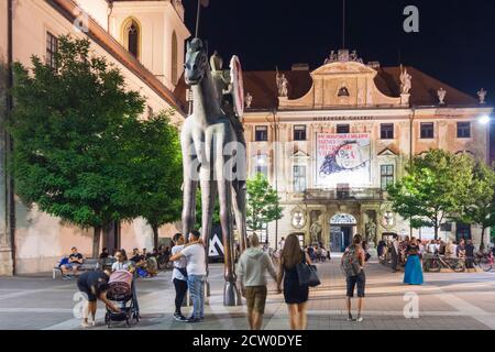 Brno (Brünn) : statue équestre « courage », place Moravie (Moravske namestí), Jan Kertitel Erna Baroque Kostel sv. Tomase (Église de Saint-Thomas), Mor Banque D'Images