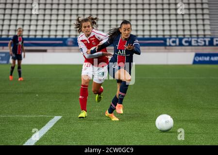 Rachel Corboz de Stade de Reims et Luana Bertolucci de Paris Saint Germain lutte pour le ballon pendant les femmes Championnat français D1 Arkema Footba Banque D'Images