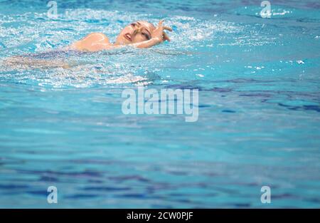 (200926) -- WUHAN, le 26 septembre 2020 (Xinhua) -- Sheng Shuwen de Jiangsu participe à la finale libre pour les femmes aux Championnats artistiques nationaux de natation chinois 2020 à Wuhan, dans la province de Hubei en Chine centrale, le 26 septembre 2020. (Xinhua/Xiao Yijiu) Banque D'Images