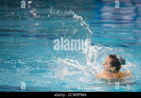 (200926) -- WUHAN, 26 septembre 2020 (Xinhua) -- Dai Shiyi du Sichuan participe à la finale libre solo des femmes aux Championnats artistiques nationaux chinois de natation 2020 à Wuhan, dans la province de Hubei en Chine centrale, le 26 septembre 2020. (Xinhua/Xiao Yijiu) Banque D'Images