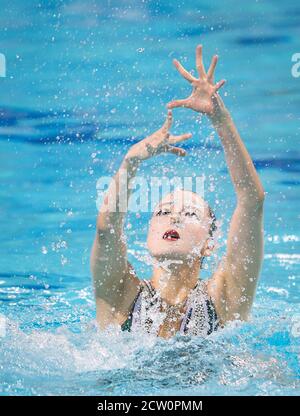 (200926) -- WUHAN, 26 septembre 2020 (Xinhua) -- Dai Shiyi du Sichuan participe à la finale libre solo des femmes aux Championnats artistiques nationaux chinois de natation 2020 à Wuhan, dans la province de Hubei en Chine centrale, le 26 septembre 2020. (Xinhua/Xiao Yijiu) Banque D'Images