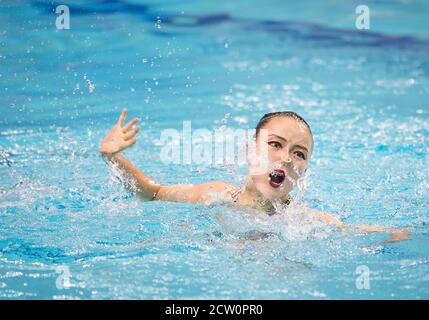 (200926) -- WUHAN, 26 septembre 2020 (Xinhua) -- Dai Shiyi du Sichuan participe à la finale libre solo des femmes aux Championnats artistiques nationaux chinois de natation 2020 à Wuhan, dans la province de Hubei en Chine centrale, le 26 septembre 2020. (Xinhua/Xiao Yijiu) Banque D'Images