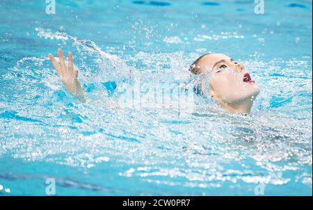 (200926) -- WUHAN, 26 septembre 2020 (Xinhua) -- Dai Shiyi du Sichuan participe à la finale libre solo des femmes aux Championnats artistiques nationaux chinois de natation 2020 à Wuhan, dans la province de Hubei en Chine centrale, le 26 septembre 2020. (Xinhua/Xiao Yijiu) Banque D'Images