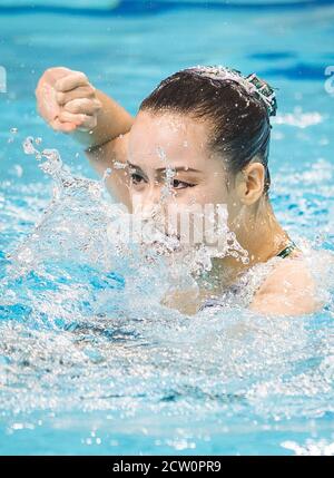 (200926) -- WUHAN, 26 septembre 2020 (Xinhua) -- Dai Shiyi du Sichuan participe à la finale libre solo des femmes aux Championnats artistiques nationaux chinois de natation 2020 à Wuhan, dans la province de Hubei en Chine centrale, le 26 septembre 2020. (Xinhua/Xiao Yijiu) Banque D'Images