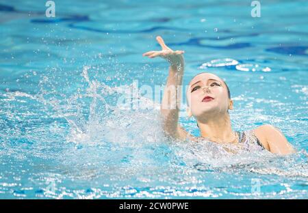 (200926) -- WUHAN, 26 septembre 2020 (Xinhua) -- Dai Shiyi du Sichuan participe à la finale libre solo des femmes aux Championnats artistiques nationaux chinois de natation 2020 à Wuhan, dans la province de Hubei en Chine centrale, le 26 septembre 2020. (Xinhua/Xiao Yijiu) Banque D'Images