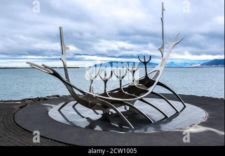 The Sun Voyager, sculpture de Jon Gunnar Arnason. Reykjavik, Islande Banque D'Images