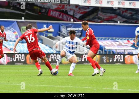 LONDRES, ANGLETERRE. 26 SEPTEMBRE 2020 Ilias Président de QPR batailles pour possession avec Jonathan Howson de Middlesbrough(16) et Marcus Tavernier de Middlesbrough(7) pendant le match de championnat Sky Bet entre Queens Park Rangers et Middlesbrough au stade Loftus Road, à Londres, le samedi 26 septembre 2020. (Credit: Ivan Yordanov | MI News) Credit: MI News & Sport /Alay Live News Banque D'Images