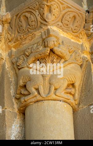 Face aux chiens, Eglise de Santiago de Agüero, Agüero, Huesca, Espagne Banque D'Images