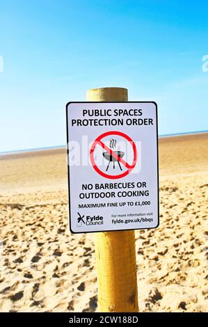 Panneau d'ordre de protection des espaces publics sur la plage Banque D'Images