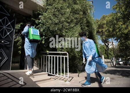 Groupe de volontaires à Damas conduisant régulièrement session de stérilisation à Soutenir le gouvernement pendant Covid -19 en Syrie Damas Banque D'Images