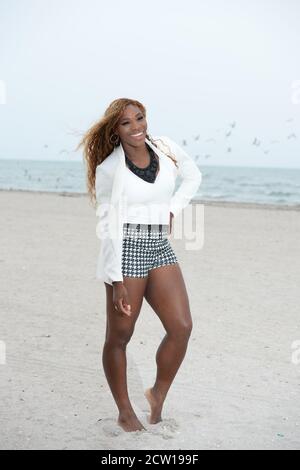 KEY BISCAYNE, Floride - le 29 mars : Serena Williams est considéré sur la plage après avoir remporté le tournoi de tennis à Sony Le Crandon Park Tennis Center le 29 mars 2014 à Key Biscayne, en Floride.. People : Serena Williams Banque D'Images