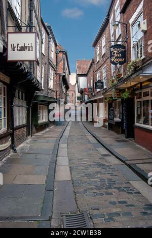 Les ruines est l'une des rues les plus anciennes et les plus étroites À York et au Royaume-Uni Banque D'Images