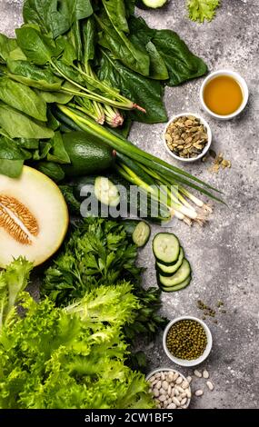 Ensemble de différents légumes et herbes. Gros plan Banque D'Images