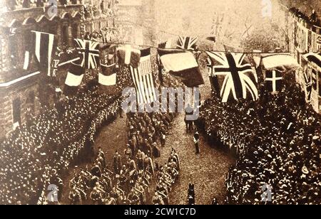 1900. La ville de Londres Imperial Volunteers ou CIV était un corps britannique de volontaires pendant la Seconde Guerre des Boers. Cette ancienne photographie montre la marche de célébration du retour des volontaires de l'Afrique du Sud C I V. Banque D'Images