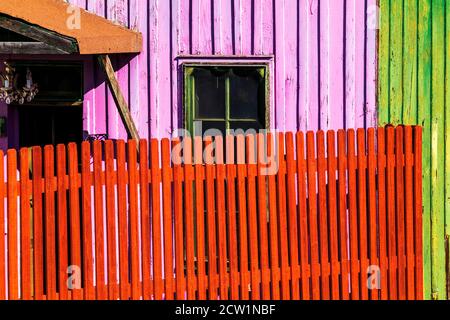 Clôture colorée et parement en bois ; Salida ; Colorado ; États-Unis Banque D'Images