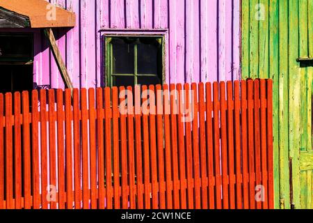 Clôture colorée et parement en bois ; Salida ; Colorado ; États-Unis Banque D'Images