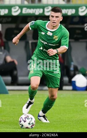 Gdansk, Pologne. 26 septembre 2020. Karol Fila de Lechia vu en action pendant le match polonais Ekstraklasa entre Lechia Gdansk et TS Podbeskidzie Bielsko Biala.(score final; Lechia Gdansk 4:0 TS Podbeskidzie Bielsko Biala) Credit: SOPA Images Limited/Alay Live News Banque D'Images