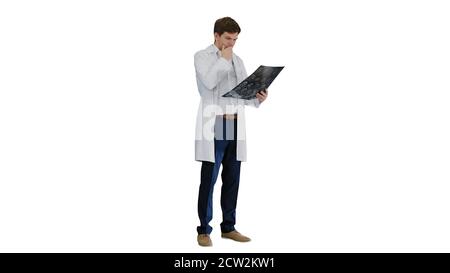 Un médecin mâle choqué regardant la tomodensitométrie du cerveau Banque D'Images