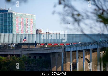 Niagara Falls, Canada. 26 septembre 2020. La frontière canado-américaine reste fermée pour les voyages non essentiels, puisque les restrictions COVID-19 sont en vigueur. Banque D'Images