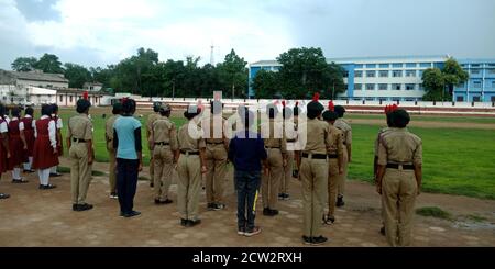 VILLE KATNI, INDE - 15 AOÛT 2019 : corps des cadets nationaux indiens filles de la CCN pratiquant pour le programme de parade sur le terrain de sport de la ville forester pour indépendants Banque D'Images